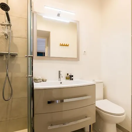 Beachside Studio In The Heart Of Town Beach Within Walking Distance بياريتز